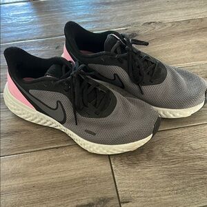 Nike Women's Gray and Pink Running Shoes